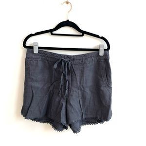 Caslon solid linen shorts, women’s size M, gray.